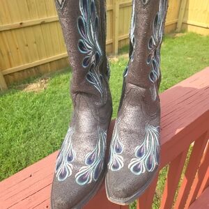 Ariat embroidered boots 💥last price drop💥